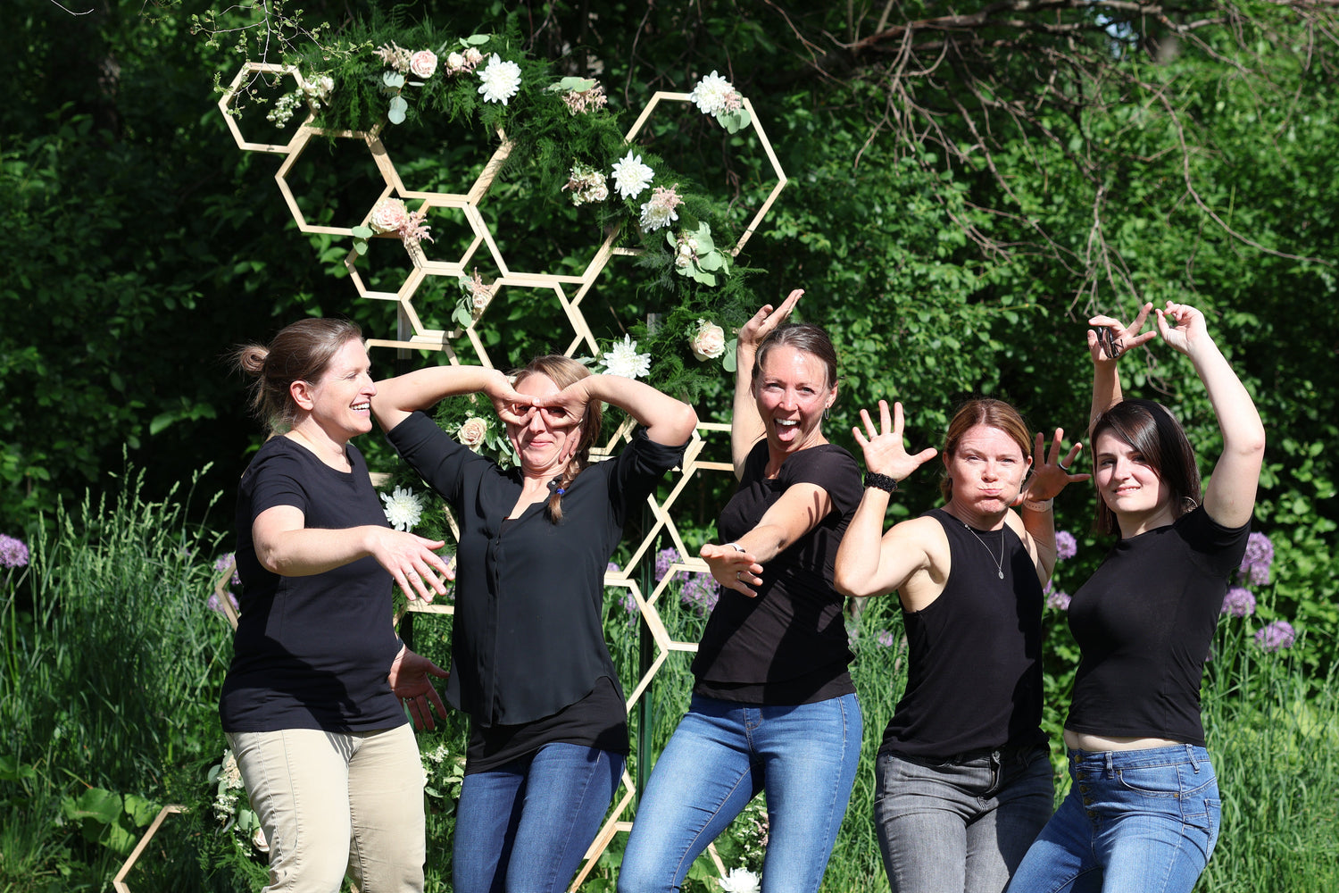 🎉 Join Our Team and Bring the Buzz to The Hive Taproom! 🎉